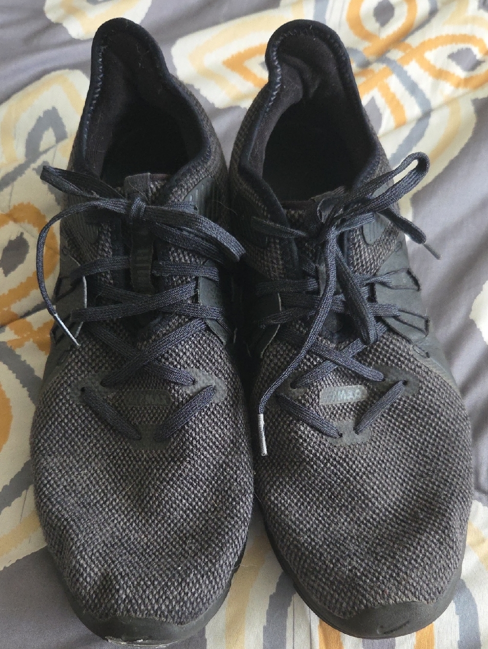 Nike Men's All-Black Knit Athletic Lace-Up Sneakers